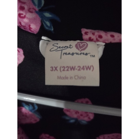 Secret Treasures 2 Piece Pajamas Button-down Shirt And Shorts, Strawberries, 3X - Picture 2 of 6